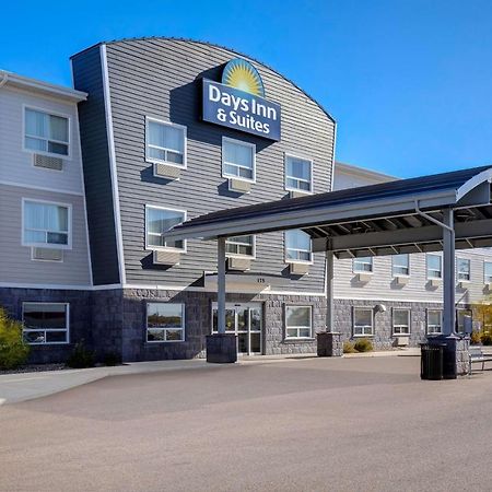 Days Inn & Suites By Wyndham Warman Экстерьер фото