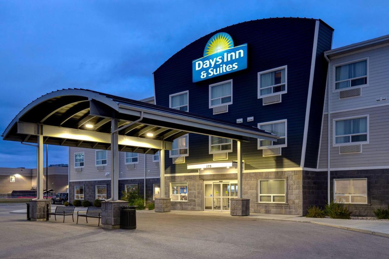 Days Inn & Suites By Wyndham Warman Экстерьер фото